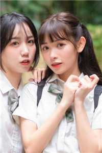 《透明女配疯狂加戏穿书》作者：提灯明路